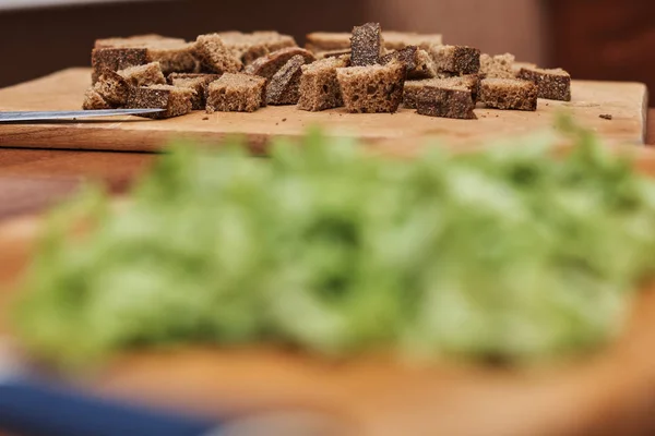 Fresh Lettuce Leaves Vegetable Salad Cutting Board — Stock Photo, Image