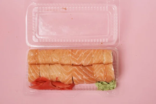 Sushi Japonês Rolos Fundo Rosa — Fotografia de Stock