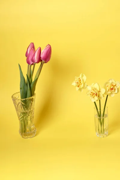 Bouquet Beautiful Tulips Daffodils Vases Yellow Background Celebration Concept — Stock Photo, Image