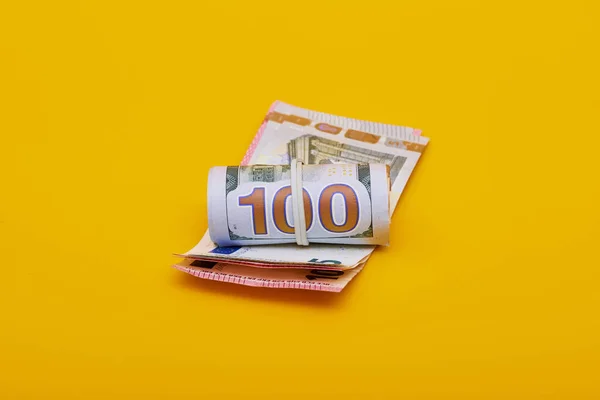 Доллары Евро Ярко Желтом Фоне — стоковое фото