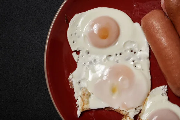 Goreng Telur Dan Sosis Piring Untuk Sarapan — Stok Foto