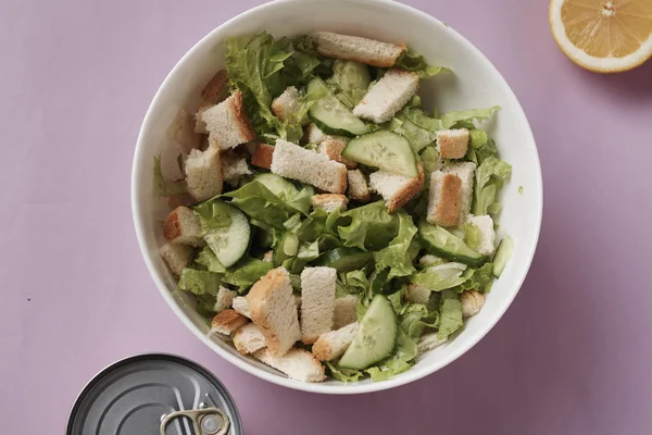 Ensalada Saludable Con Pepinos Lechuga Limón — Foto de Stock