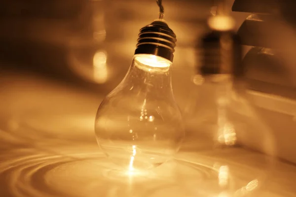 Вінтажні Лампи Лампочками Світяться Темному Фоні Крупним Планом — стокове фото