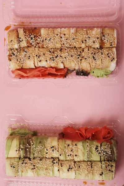 Rouleaux Japonais Frais Sur Fond Rose — Photo