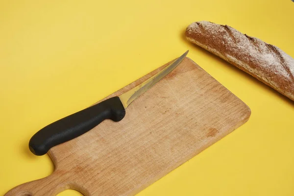Close View Fresh Rye Bread Knife Wood Board Yellow Background — Stok Foto