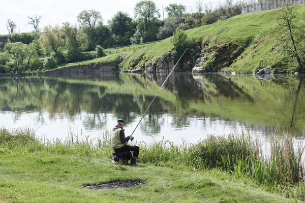 Fiskare Floden Bank Bakgrund — Stockfoto