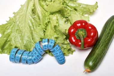 sağlıklı sebzeler ve ölçü bandı