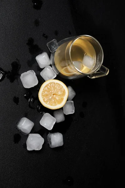 Glass Lemonade Lemon Ice Cubes Dark Background — Stock Photo, Image