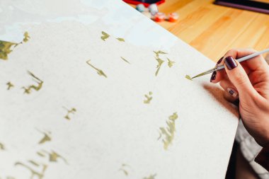 Kağıt üzerinde fırçayla el çizimi