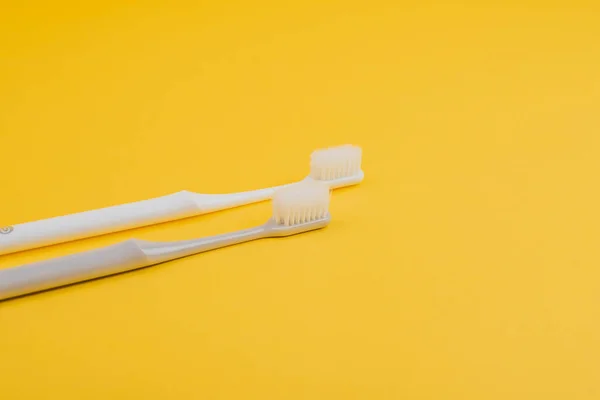 Close Shot Toothbrushes Yellow Dental Care Concept — Stock Photo, Image