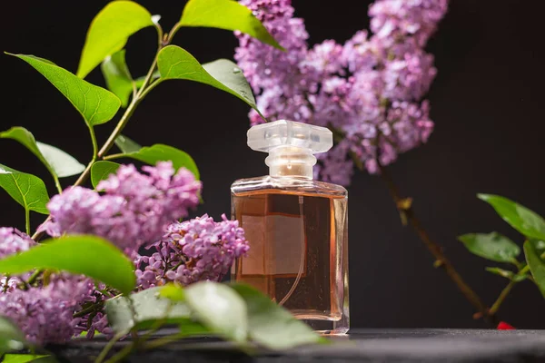 Perfume Bottle Flowers Wooden Table — Stock Photo, Image