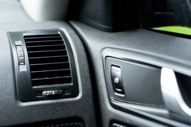 Modern araba iç mekanına yakın çekim 