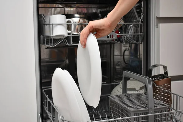 Cropped Shot Person Using Dishwasher Modern Kitchen — Stock Photo, Image
