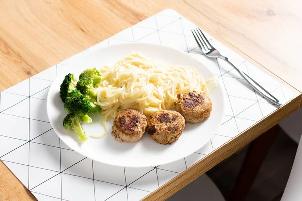 Close View Pasta Broccoli Fried Cutlets White Plate — Stock Photo, Image