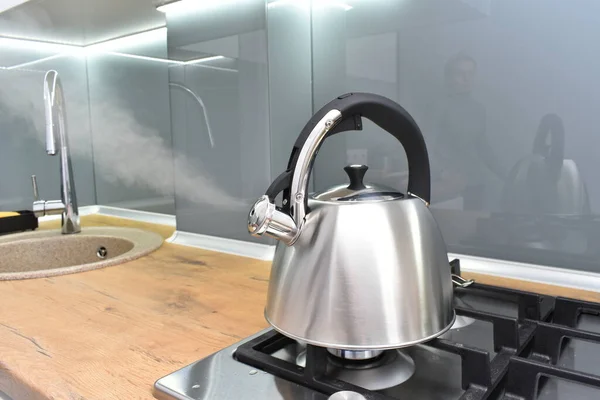 Close View Metal Kettle Boiling Steam Dapur — Stok Foto