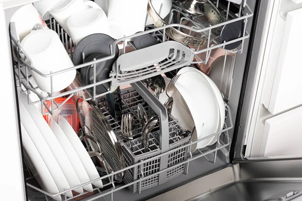 주방의 식기세척기 — 스톡 사진