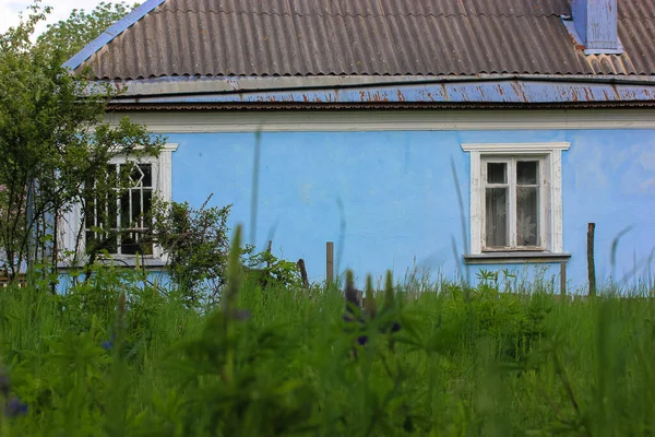 Ancienne Maison Bleue Étage Avec Deux Fenêtres Ukraine Haute Herbe — Photo