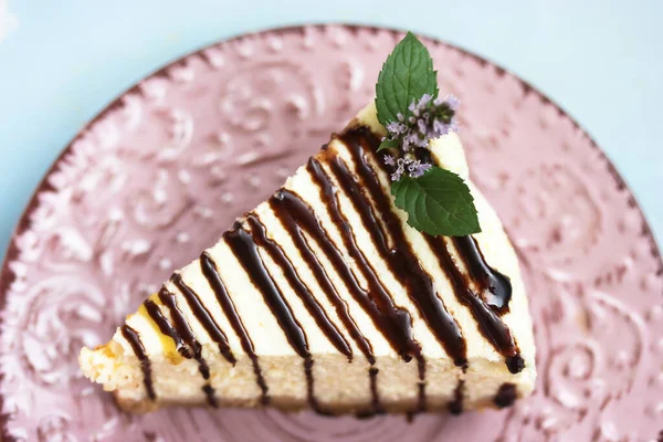 Pezzo Cheesecake Piatto Rosa Dessert Delizioso Sano — Foto Stock