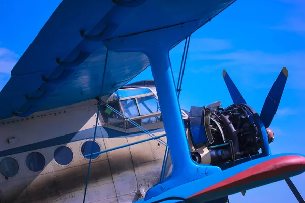 Blue Helicopter Close Cockpit Screw High Quality Photo — Stock Photo, Image