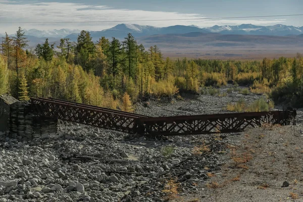 Paisaje de Puente ferroviario. ¡BAM! Amur región Rusia — Foto de Stock