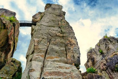 Externsteine, Teutoburg Ormanı, Almanya, Kuzey Ren Vestfalyası 'nda sert kum taşı oluşumu