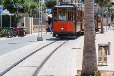 Bağlantı noktası De Nottingham, İspanya - 02 Haziran 2016: Vintage tren, tramvay Nottingham şehir İspanya beach Promenade. 1913 yılında açıldı, sürüş mesafesi yaklaşık 5 km uzunluğunda olduğunu.