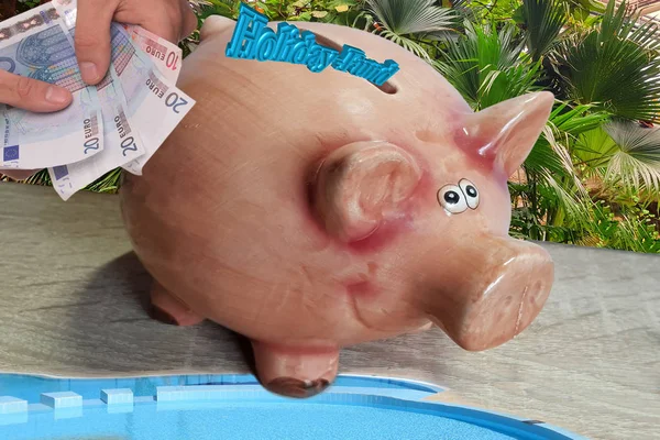 英国假日基金题词的小猪银行 — 图库照片