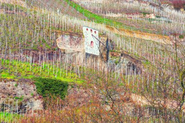 Zeltinge Mosel şarap büyüyen şehre Zeltinger güneş saati