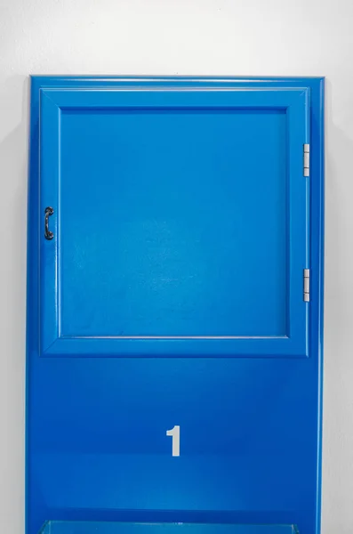 Colección Azul Pequeña Puerta Del Gabinete Con Numeral — Foto de Stock