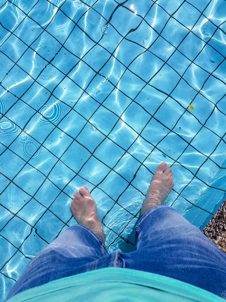 Male Feet Skin Tanning Dipping Swimming Pool — Stock Photo, Image