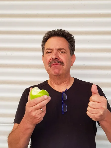 Portrait Man Front Light Background Eating Green Sour Apple Grimacing — Stock Photo, Image