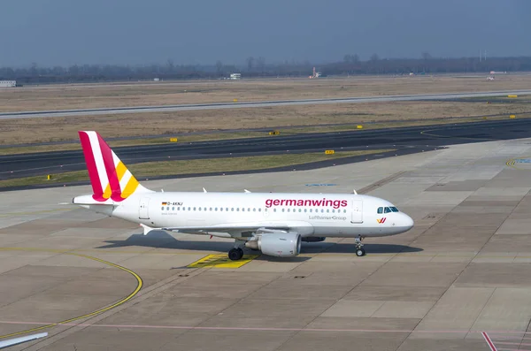 Német szárnyak Airbus A320-200 indításkor — Stock Fotó