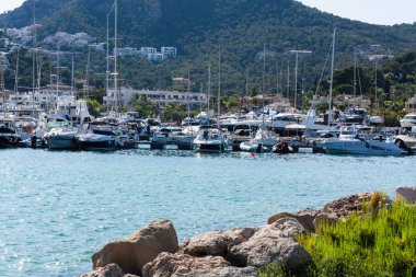 Bağlantı noktası Bay Antratx.