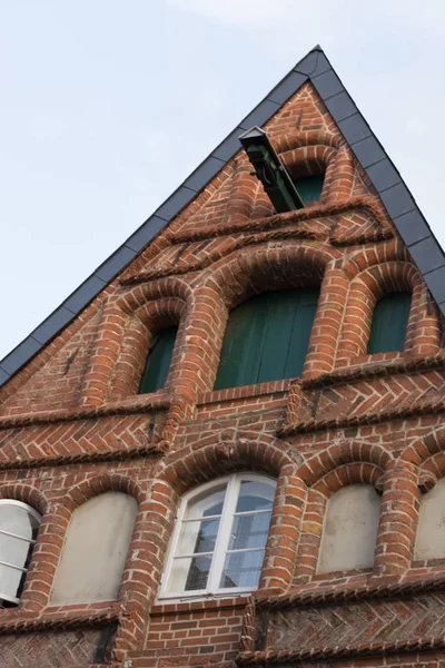 Typische gevel van gebouwen in Lüneburg — Stockfoto