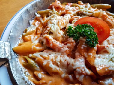 Erişte ile Pan çanak                