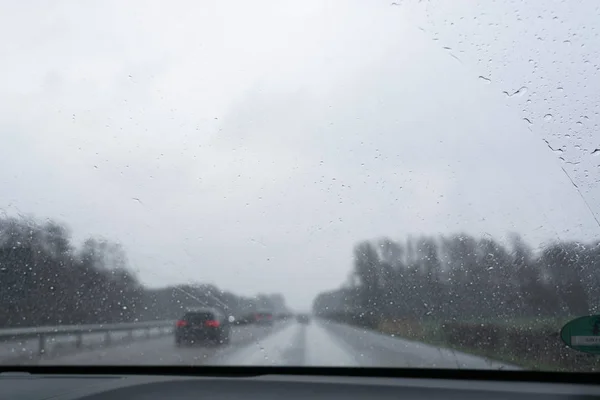 Autobahn alemão, más condições meteorológicas — Fotografia de Stock