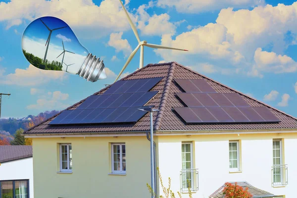 Pannello solare, fotovoltaico, fonte di energia alternativa — Foto Stock