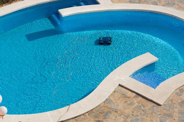 Robô Automático Limpa Piscina Subaquática — Fotografia de Stock