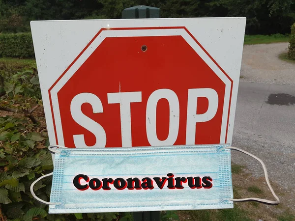 Coronavirus Disease 2019 Ncov Respirační Maska Slovem Coronavirus Před Stopkou — Stock fotografie