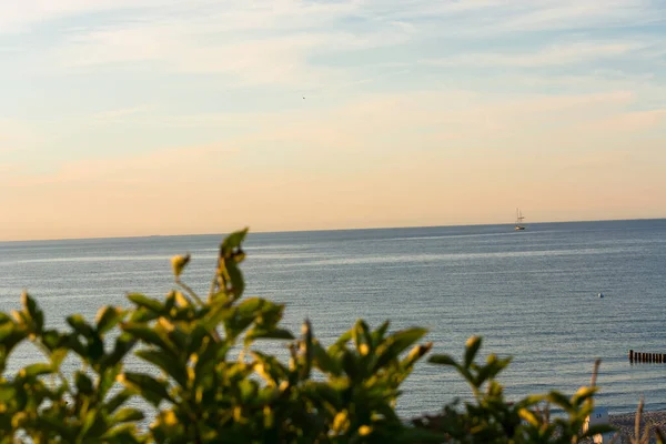 Baltık Se sahilinde gün batımı