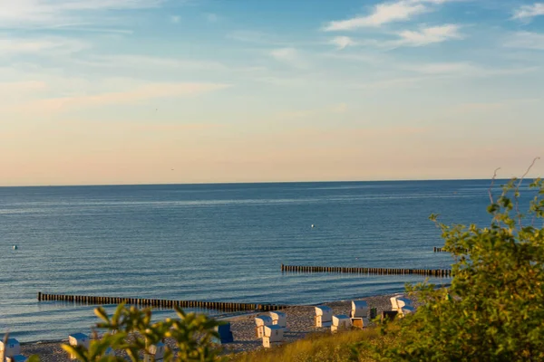 Baltık Se sahilinde gün batımı