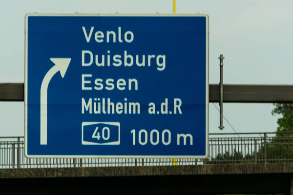 Señal Autopista Señal Direccional Autopista Dirección Venlo Duisburg Essen Muelheim —  Fotos de Stock