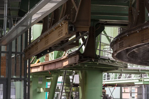 Wuppertaler Süspansiyon Demiryolunun Destek Çerçevesi Eğimli Destekleri Rieppeltraeger Olarak Adlandırılan — Stok fotoğraf