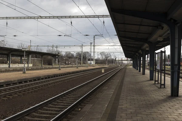 Järnvägsstation i staden — Stockfoto