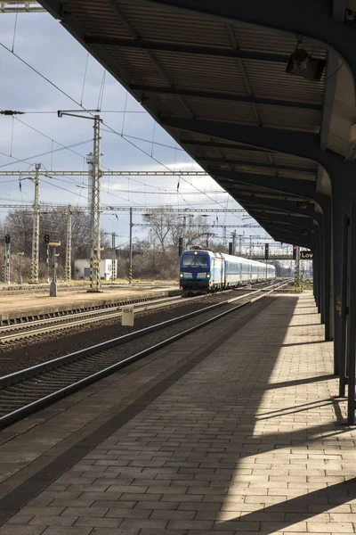 Estação ferroviária na cidade — Fotografia de Stock