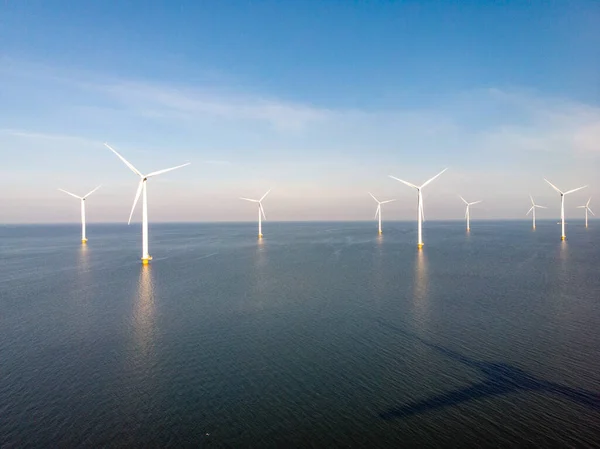 風車公園西meerdijk,海の青い空と風車,緑のエネルギー — ストック写真