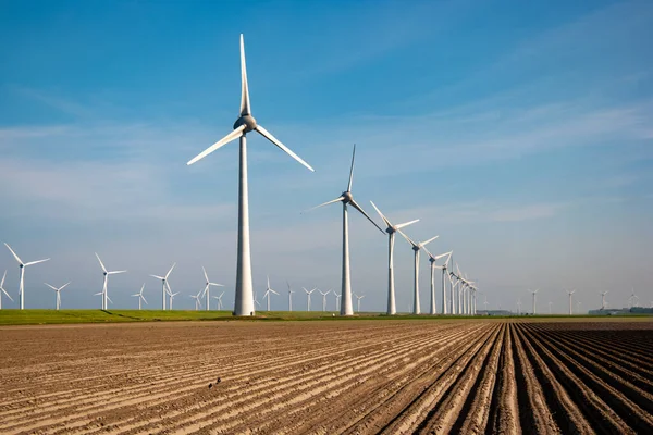 Windmill park westermeerdijk Pays-Bas, éolienne avec ciel bleu dans l'océan, énergie verte — Photo