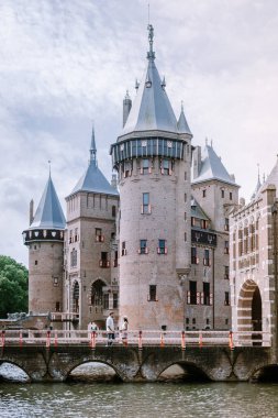 Utrecht Hollanda Mayıs 2020, bir bahar günü Haar Utrecht Ortaçağ kalesi Corona virüsü salgını sırasında boş bahçeler, çoğu bahçe ve park Haziran 'da yeniden açıldı.