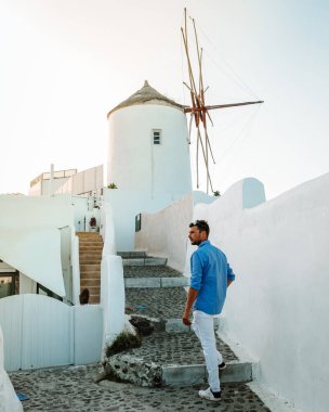 Santorini Yunanistan, Yunanistan Adası 'nda tatil yapan gençler Santorini