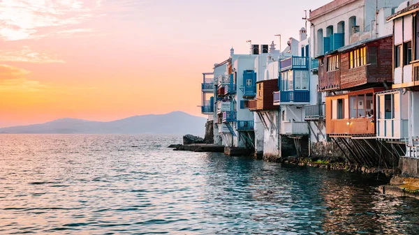 Mykonos Grecja Wyspa z wybielonym budynku na ulicach małej Wenecji Mykonos — Zdjęcie stockowe